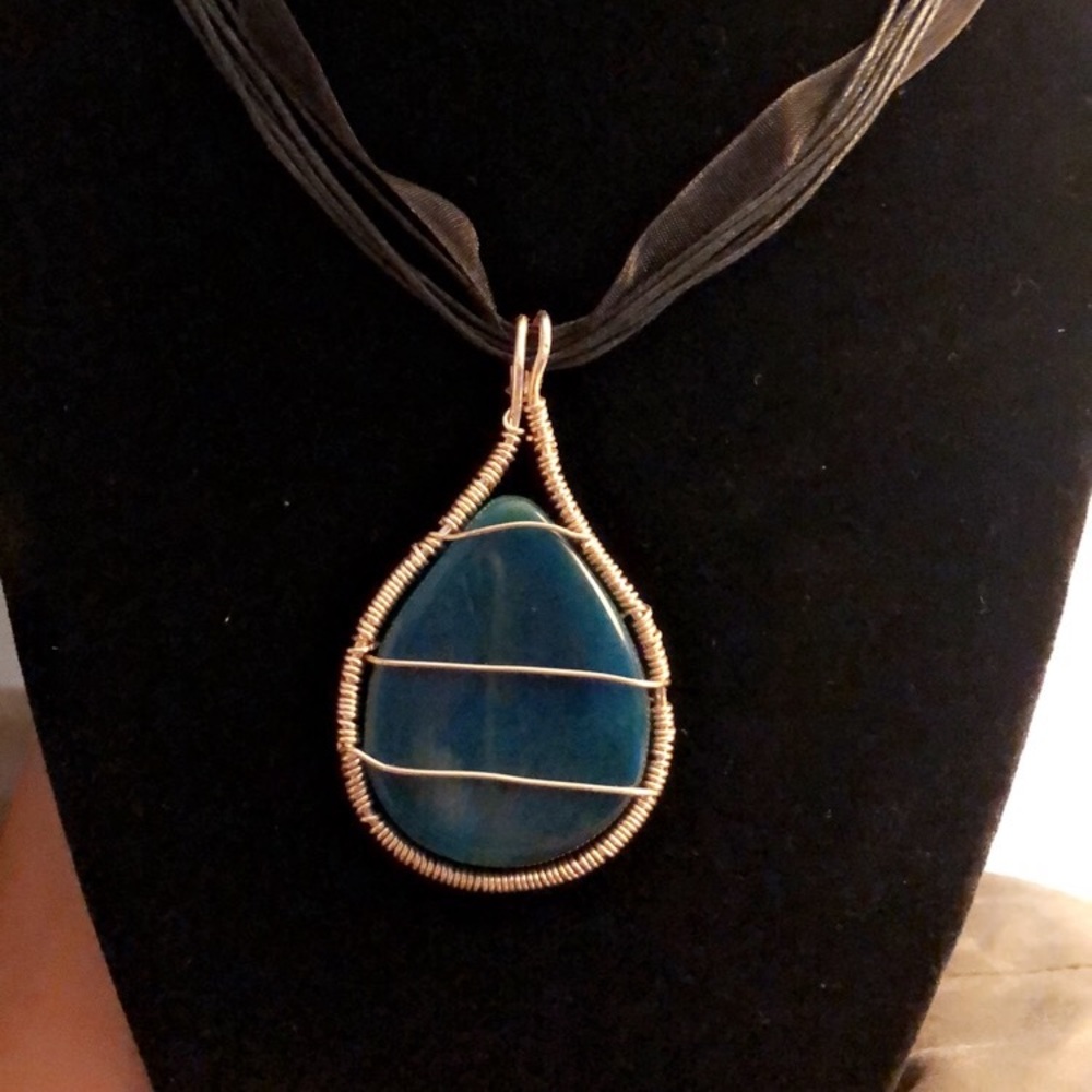 Wire wrapped crystal